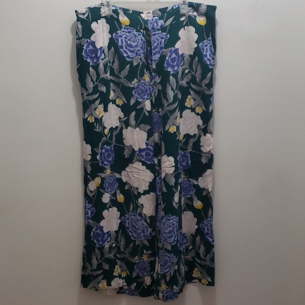 Hook and Eye closure Gaucho pants